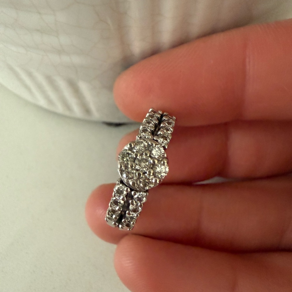 Diamond ring in 14k white gold